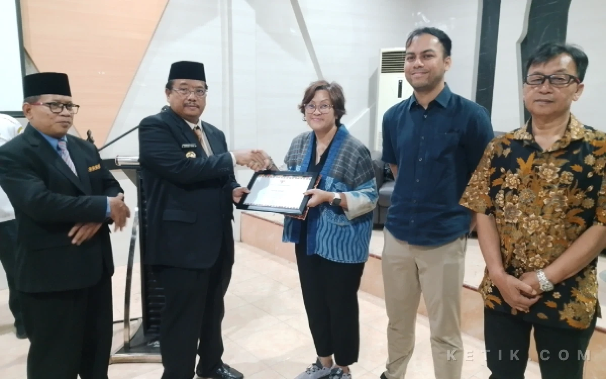 Thumbnail Berita - ‎80% Warga Hidup dari Sawit, Bupati Aceh Singkil Minta NGO Turun Langsung ke Petani