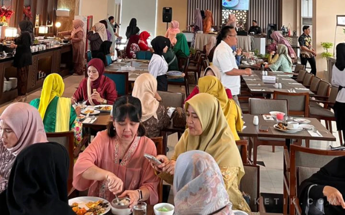 Foto Suasana Live Cooking dan Lunch Hari Kartini 2026 di Hotel Santika (Foto: Daniel Andayawan/Ketik.com)