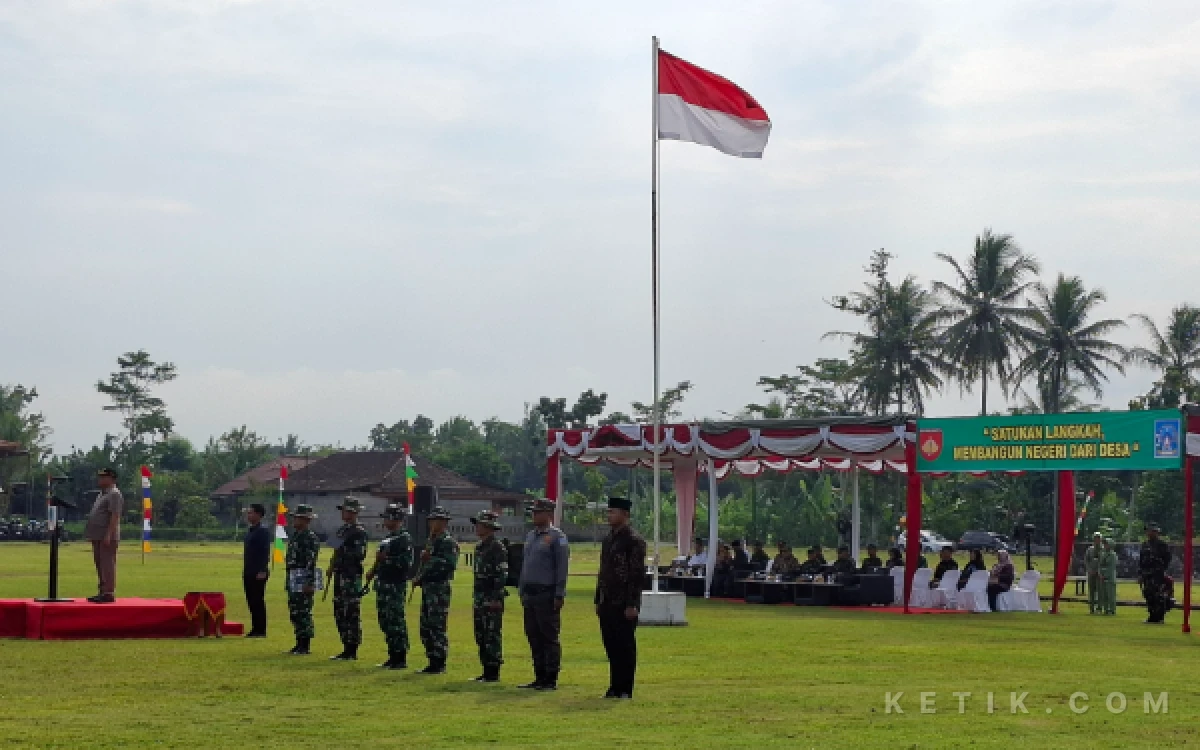 Foto Suasana upacara pembukaan TMMD Sengkuyung Tahap II Tahun 2026 Kodim 0732/Sleman di Lapangan Sendangrejo, Minggir, Sleman. Program ini menjadi wujud nyata kemanunggalan TNI dan rakyat dalam membangun desa. (Foto: Fajar R/Ketik.com)