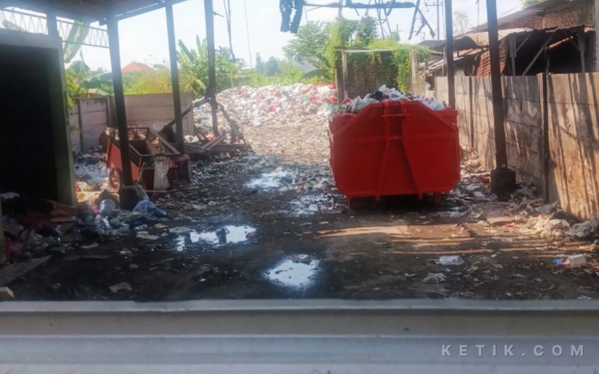 Thumbnail Berita - Atasi Masalah Sampah di Sidoarjo, Bupati Subandi Perintahkan DLHK Sidoarjo Dampingi TPST