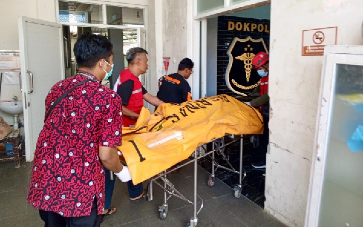 Thumbnail Berita - Lagi! Mayat Pria Ditemukan di Jembatan Cangar, Identitas Korban Belum Diketahui