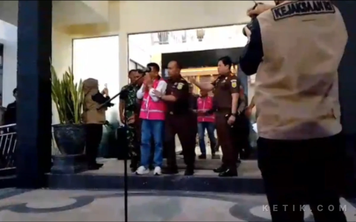 Thumbnail Berita - Diduga Korupsi Dana Pokir Rp242 Miliar, Kejari Tahan Ketua DPRD Kabupaten Magetan dan 5 Tersangka