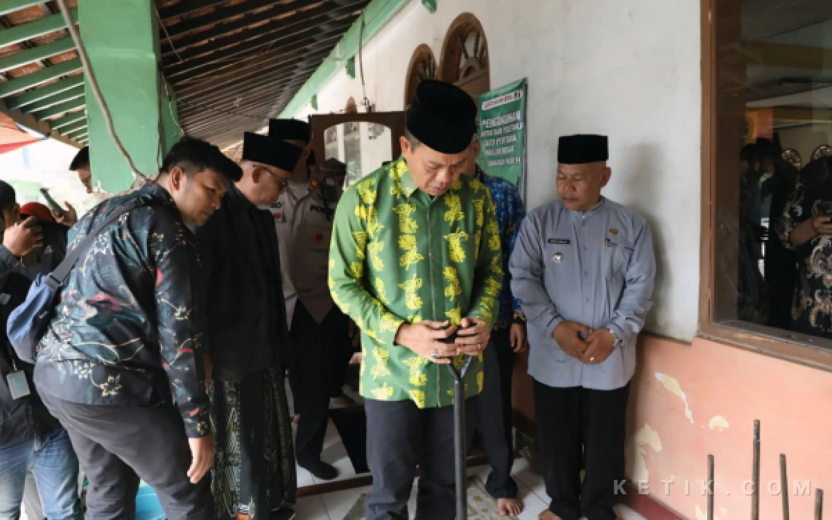 Thumbnail Berita - Harapan Dua Tahun Lalu Kini Mulai Terwujud, Bupati Bandung Letakkan Batu Pertama Masjid Besar Paseh