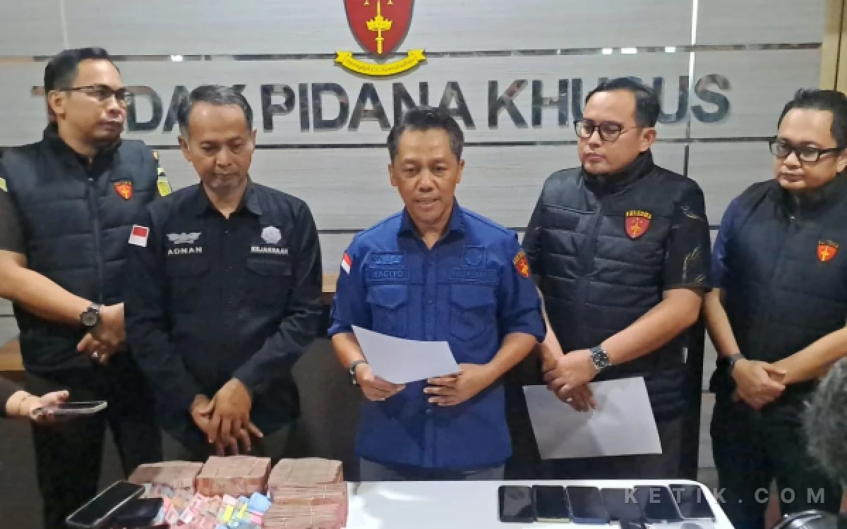 Thumbnail Berita - 19 Staf ESDM Jatim Kembalikan Uang Panas Dugaan Pungli Senilai Rp707 Juta