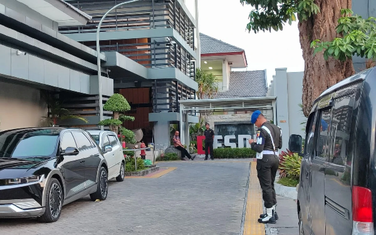 Thumbnail Berita - Kantor ESDM Jatim Digeledah Lagi! Ini Barang Bukti Tambahan yang Ditemukan Penyidik Kejati