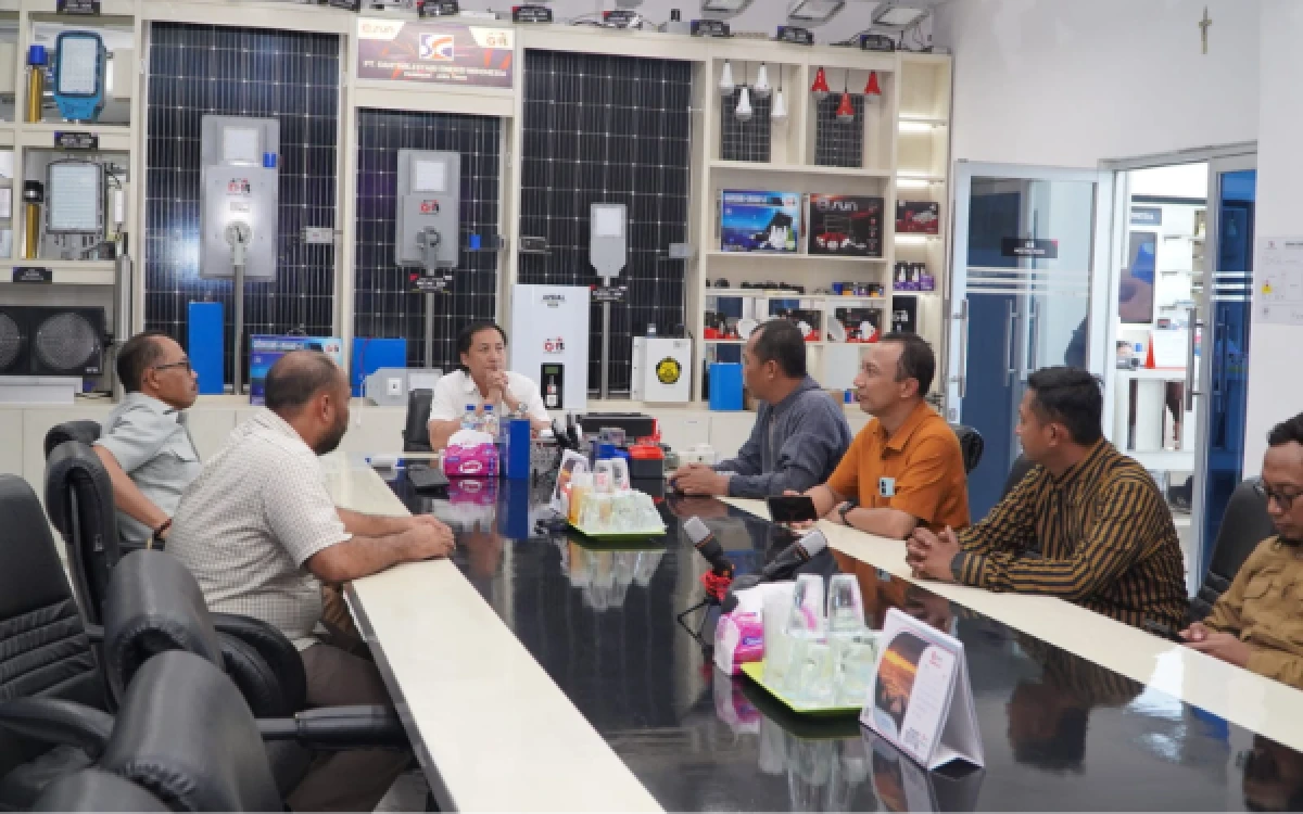 Thumbnail Berita - Pramuka Jatim Siapkan Pelatihan Panel Surya dan Energi Alternatif untuk Anggota