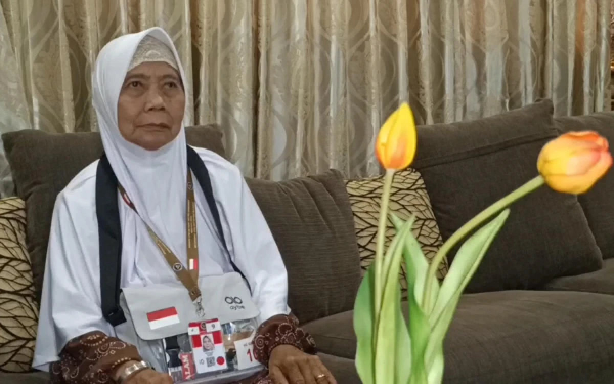 Thumbnail Berita - Nabung Rp10 Ribu dari Jualan Cilok, Nenek 85 Tahun Asal Pasuruan Jadi JCH Tertua Kloter 10