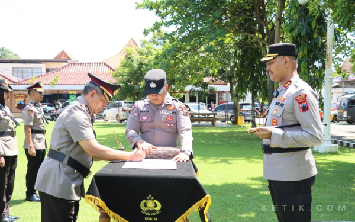 Thumbnail Berita - Kapolres Kendal Pimpin Sertijab Sejumlah PJU, Minta Pejabat Baru Langsung Tancap Gas