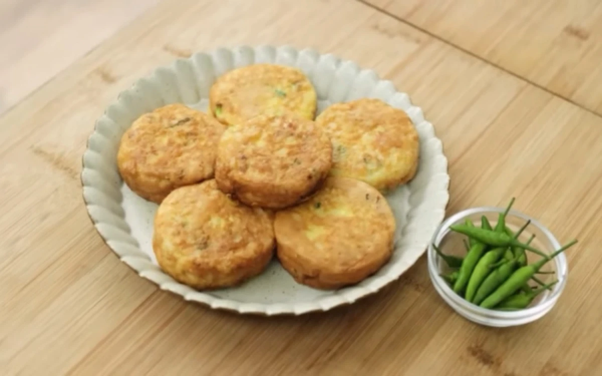 Thumbnail Berita - Martabak Nasi Ayam Kecap ala Chef Devina, Kreasi Frittata Rasa Nusantara