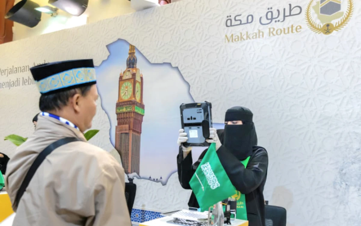 Thumbnail Berita - Makkah Route Permudah Keberangkatan Jemaah Haji Indonesia 2026, Proses Imigrasi Tuntas Sejak di Tanah Air