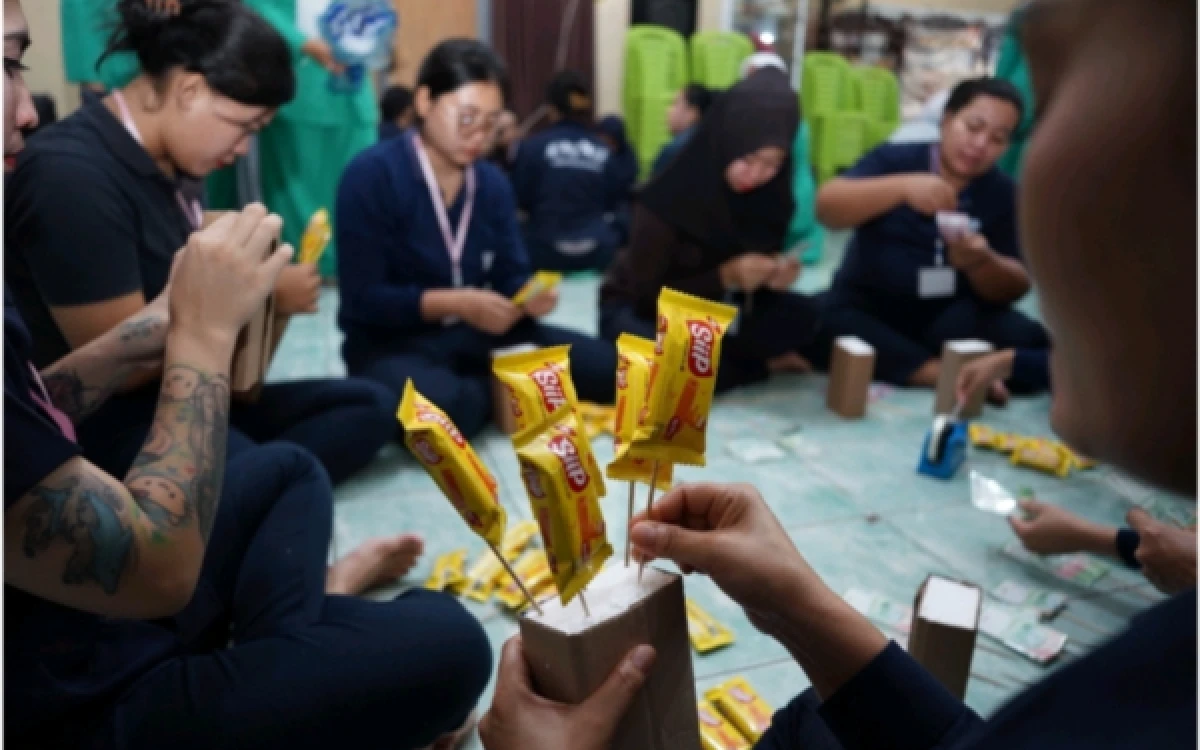 Thumbnail Berita - 50 WBP Lapas Perempuan Malang Ikuti Pelatihan Pembuatan Buket untuk Kemandirian Ekonomi