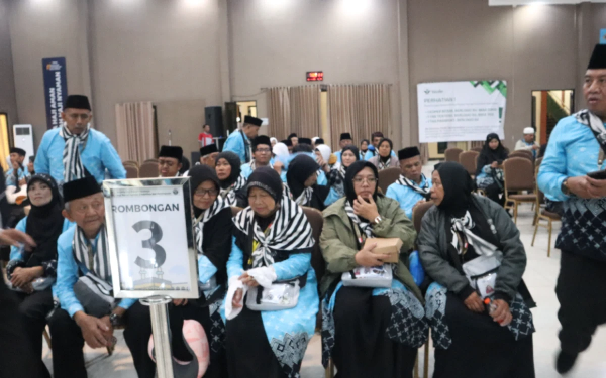 Thumbnail Berita - Tujuh Kloter! Sebanyak 2.612 Jemaah Haji Sudah Diberangkatkan dari Embarkasi Surabaya