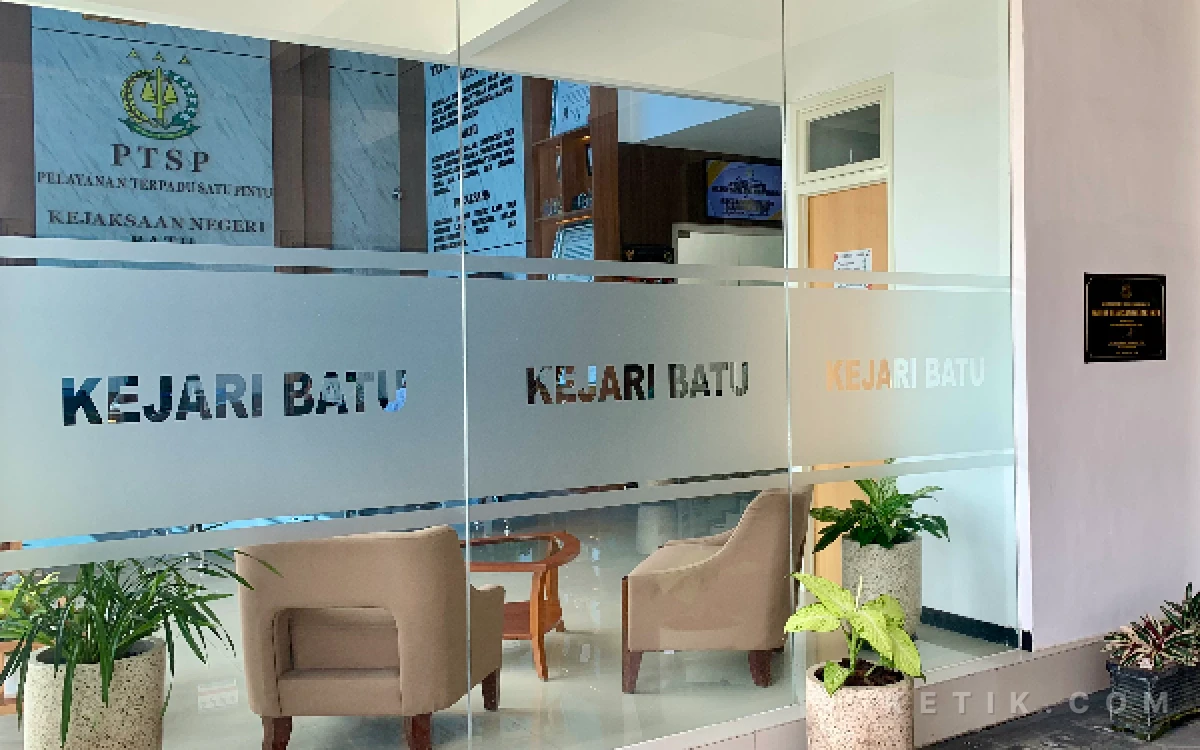 Thumbnail Berita - Kejari Batu Buru Aktor Dugaan Jual Beli Kios Pasar Among Tani, 50 Saksi Sudah Diperiksa