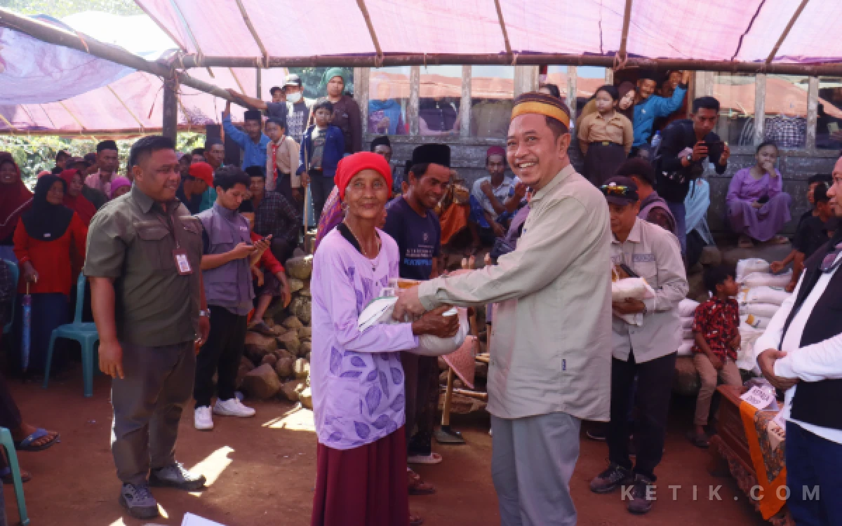 Thumbnail Berita - Bupati Bondowoso Turun ke Dusun Biser, Serap Aspirasi dan Salurkan Bantuan