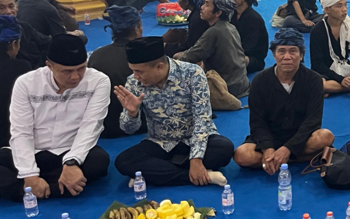 Thumbnail Berita - Pejabat Kemendagri RI Iwan Kurniawan Hadiri Seba Baduy 2026 di Pendopo Kabupaten Lebak, Berbaur dengan Warga