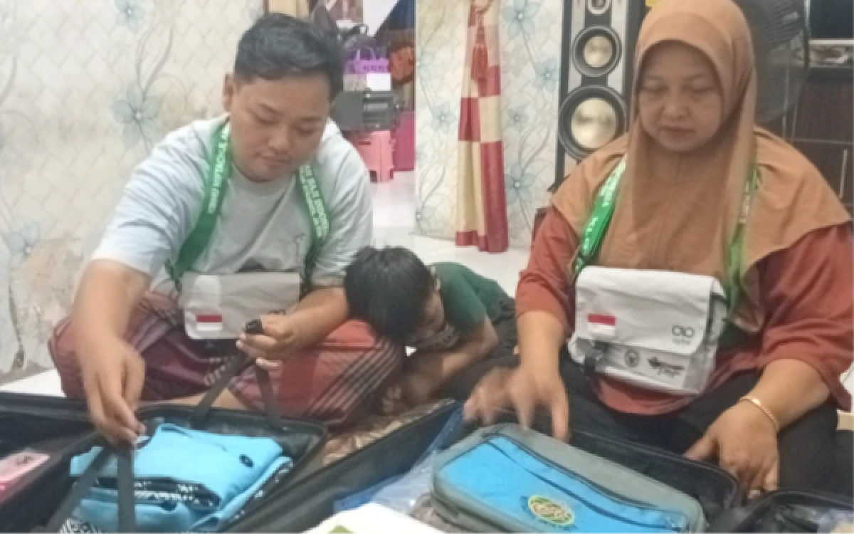 Thumbnail Berita - Campur Aduk Hati Siti Romlah, Berangkat Haji Usai Menabung 14 Tahun