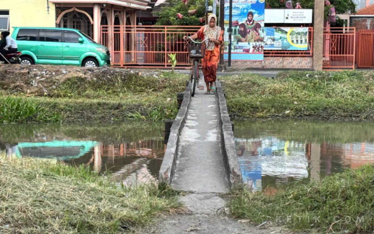 Foto Lokasi jembatan baru di Desa Plumbungan, Kecamatan Sukodono, yang akan segera dibangun menjadi Jembatan Merah Putih. (Foto: Kominfo Sidoarjo)