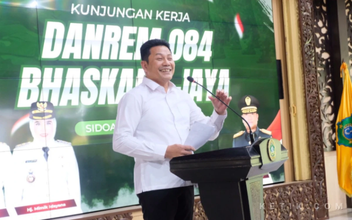 Foto Bupati Subandi menyampaikan sambutan hangatnya atas kunjungan kerja Danrem 084/Bhaskara Jaya Brigjen TNI Kohir, Dandim Sidoarjo Letkol Shobirin Setio Utomo, dan jajaran. (Foto: Kominfo Sidoarjo)