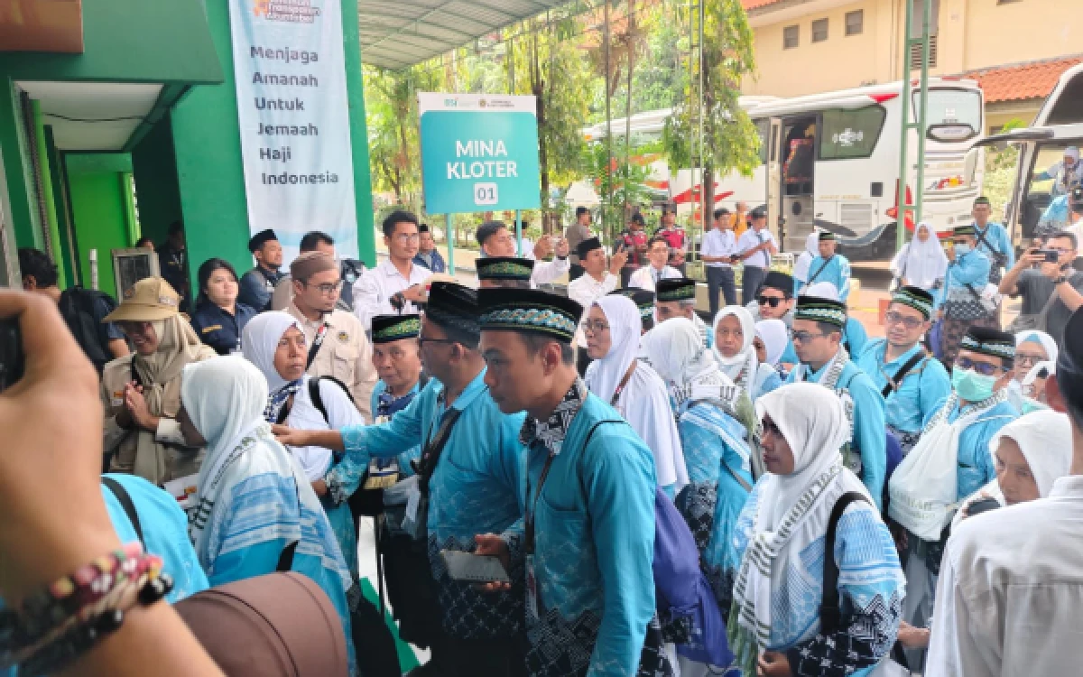 Thumbnail Berita - Hari Ke-7 Operasional, 7.593 Jemaah Embarkasi Surabaya Telah Berangkat ke Tanah Suci