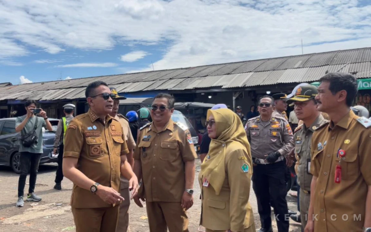 Thumbnail Berita - 1.200 Lapak Pedagang Pasar Gadang Mulai Dibongkar Demi Perbaikan Jalan