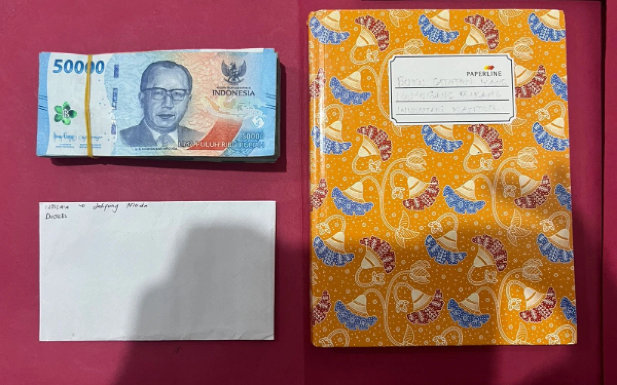 Foto Barang bukti hasil Operasi tangkap tangan Kepala BKPSDM Muratara Kamis 30 April 2026. (Foto : Yola/Ketik.com)