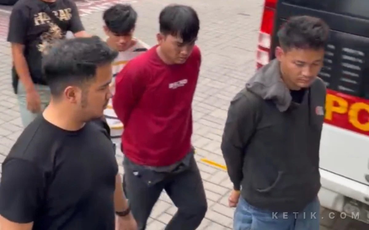 Thumbnail Berita - Polres Gresik Ungkap Kasus Penipuan Berkedok Jadi Pemilik MBG, Tiga Pelaku Ditangkap di Malang
