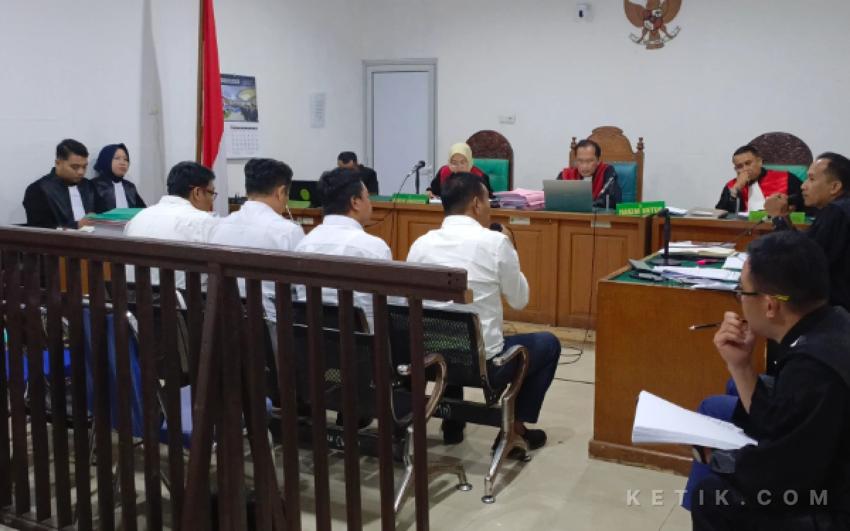 Thumbnail Berita - Sidang Panas Korupsi KONI Lahat, Hakim Ingatkan Terdakwa Jangan ‘Ribut dalam Sel’