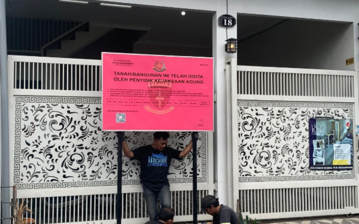 Thumbnail Berita - Kejagung dan Kejari Sita Aset Tersangka Korupsi Ekspor CPO di Kota Malang