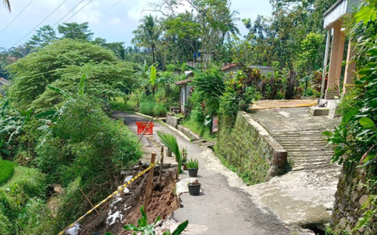 Foto Titik lokasi bencana di Dukuh Karang Benda Desa Kedungoleng