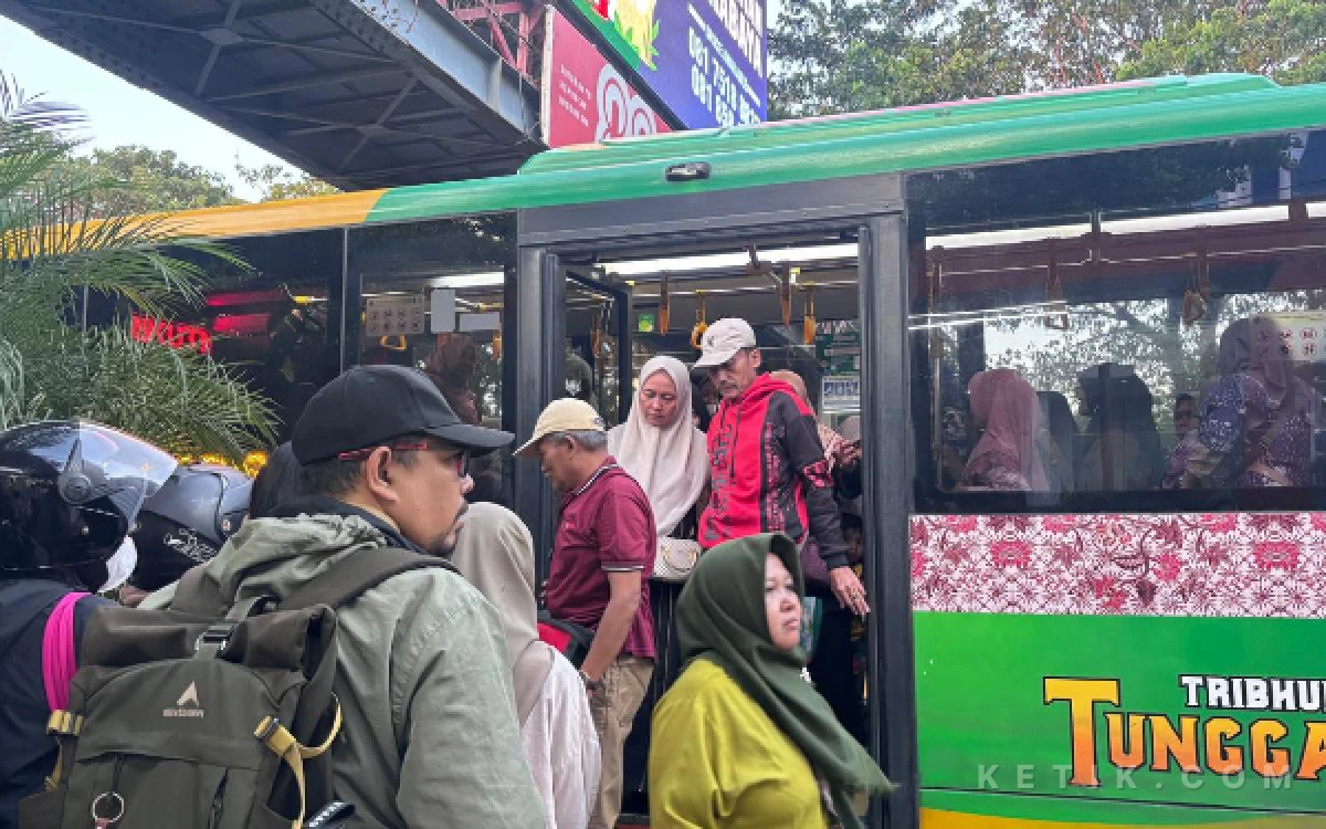 Thumbnail Berita - Kok Bus Berhenti Bukan di Halte? Oh... Ada Insiden Ternyata