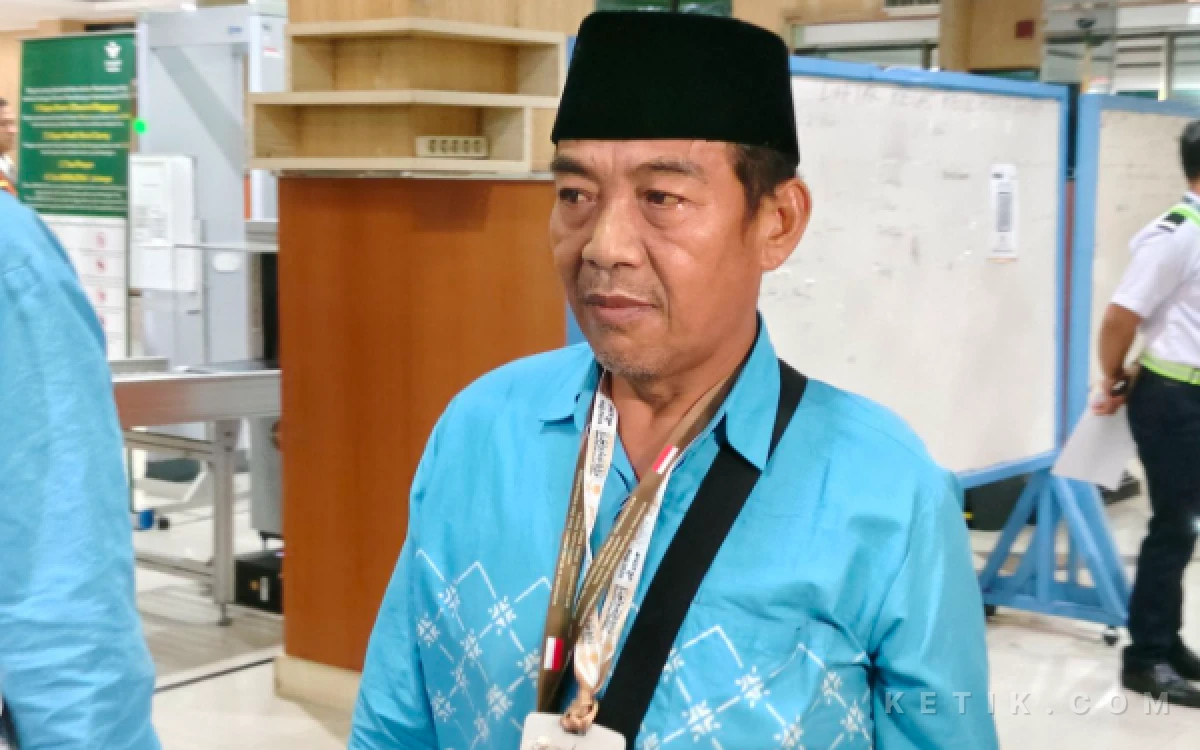 Thumbnail Berita - Cerita Penjual Kerupuk Lamongan Sisihkan Uang Rp25 Ribu hingga Akhirnya Berangkat Haji