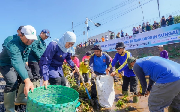 Thumbnail Berita - Bukan Sekadar Janji! Deretan Penghargaan ProKlim dan Adiwiyata Buktikan Keseriusan Gubernur Khofifah Jaga Lingkungan