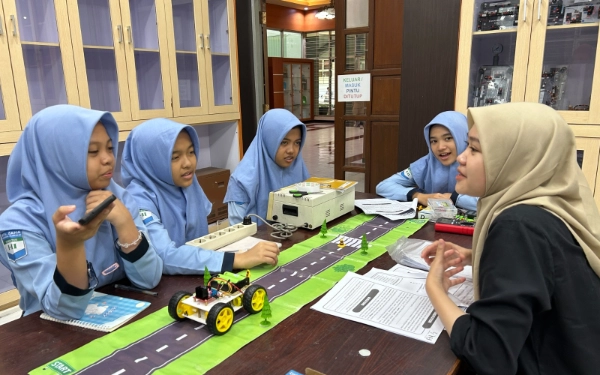 Thumbnail Berita - Santri ICP MTs Zainul Hasan Genggong Perkuat Literasi Sains dan Matematika di Universitas Negeri Malang