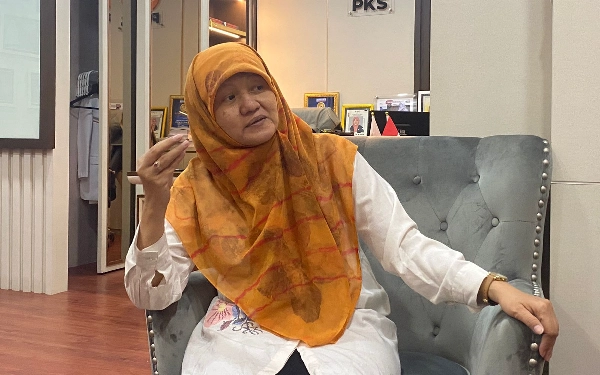 Thumbnail Berita - Profil Reni Astuti! Srikandi dari Parlemen Surabaya ke Senayan, Kini Nakhodai Bidang Koperasi dan Desa DPP PKS