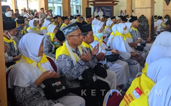 Thumbnail Berita - 180 Jemaah Haji 2026 Pacitan Lunasi Bipih, 26 Terkendala Wafat dan Tunda Berangkat