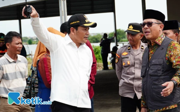 Thumbnail Berita - Bupati Sidoarjo Subandi Perintahkan Stop Armada Truk Proyek Urukan di Sedati