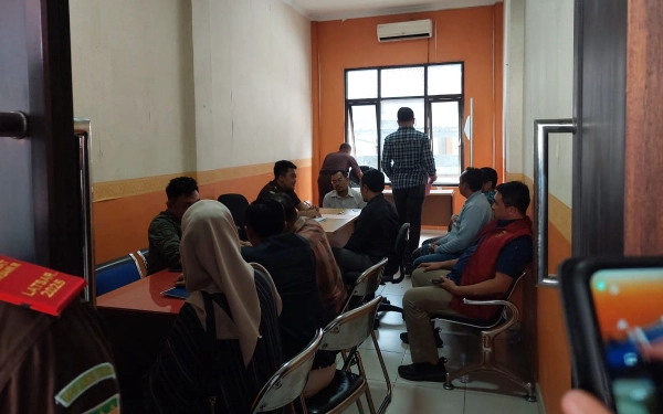 Thumbnail Kasus Proyek Lapen Sampang senilai Rp12 Miliar dilimpahkan ke Kejaksaan Negeri Sampang oleh Polda Jatim, Rabu, 19 November 2025. (Foto: Mat Jusi/Ketik.com)