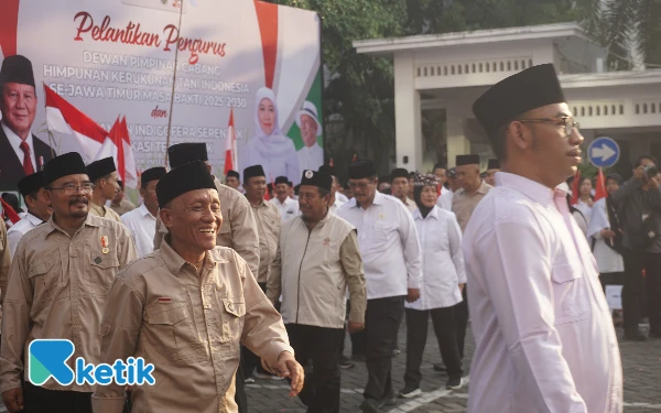 Thumbnail Para pengurus DPC HKTI se-Jatim yang akan menjalani pelantikan, nampak bersemangat mengikuti rangkaian prosesi pelantikan. (Foto: Billy Reksodikromo/ Ketik)