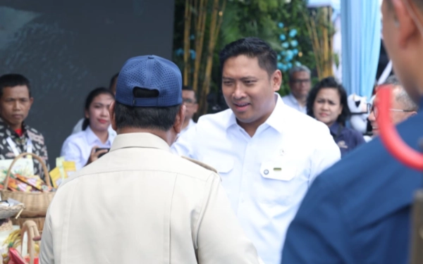 Thumbnail Berita - Candaan Prabowo untuk Wamen Sudaryono: Banyak Sekali Kau Ketua Umumnya !