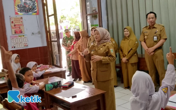 Thumbnail Berita - Kunjungi SDN 1 Pagentan dan SMPN 1 Singosari, Wabup Malang Pastikan Kesiapan Sekolah Unggulan