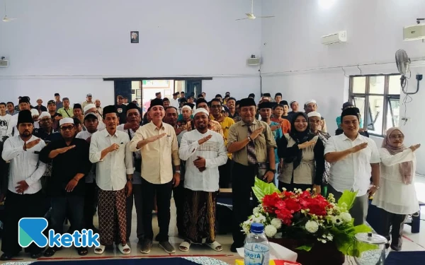 Thumbnail Berita - Reses Bershalawat di Situbondo, Anggota Komisi VI DPR RI Sosialisasi Peningkatan Inklusi Keuangan