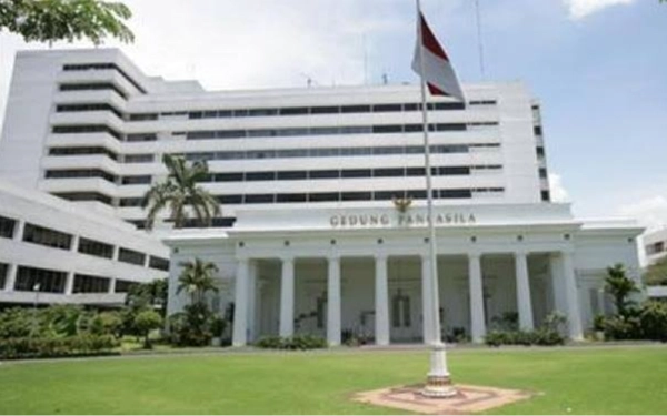 Thumbnail Berita - Kemlu Pulangkan 96 WNI Bermasalah dari Arab Saudi