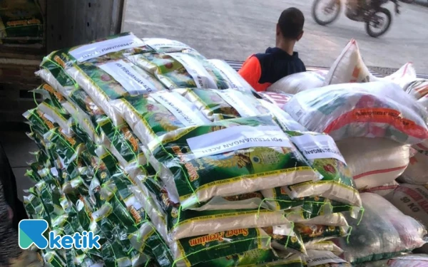 Thumbnail Berita - Lewat Udara, Jamaluddin Idham Salurkan 1,5 Ton Beras untuk Korban Banjir Bener Meriah