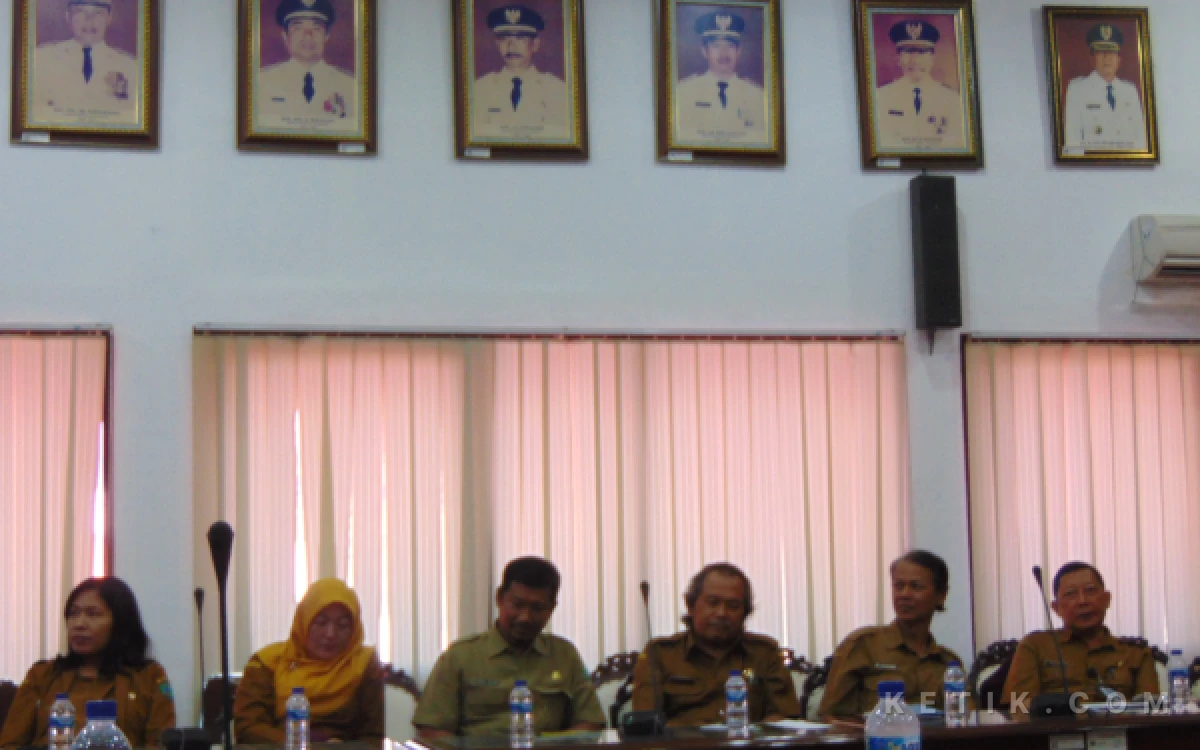 Thumbnail Berita - Pemkab Sidoarjo Gencarkan Efisiensi, Rapat Dinas Disiapi Air Putih