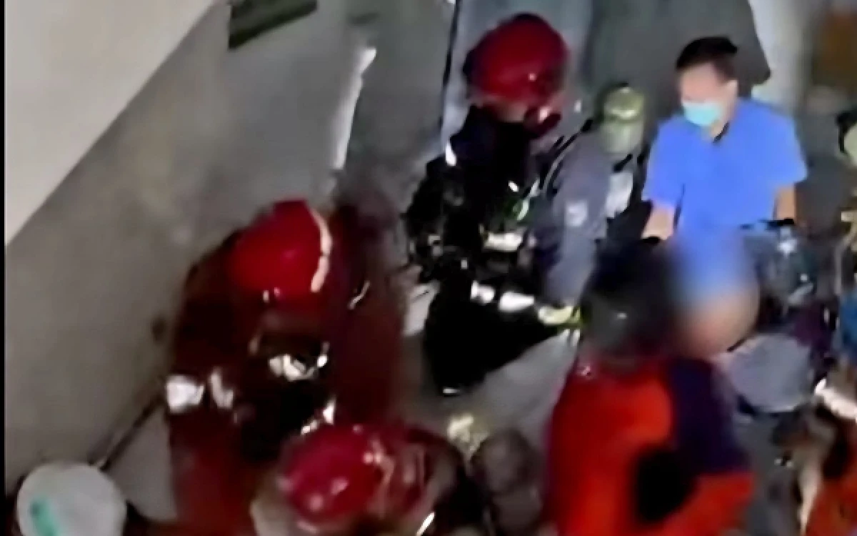 Thumbnail Berita - Kebakaran PPJT RSUD Dr. Soetomo! Diduga Terdampak Asap, Seorang Pasien Meninggal Dunia