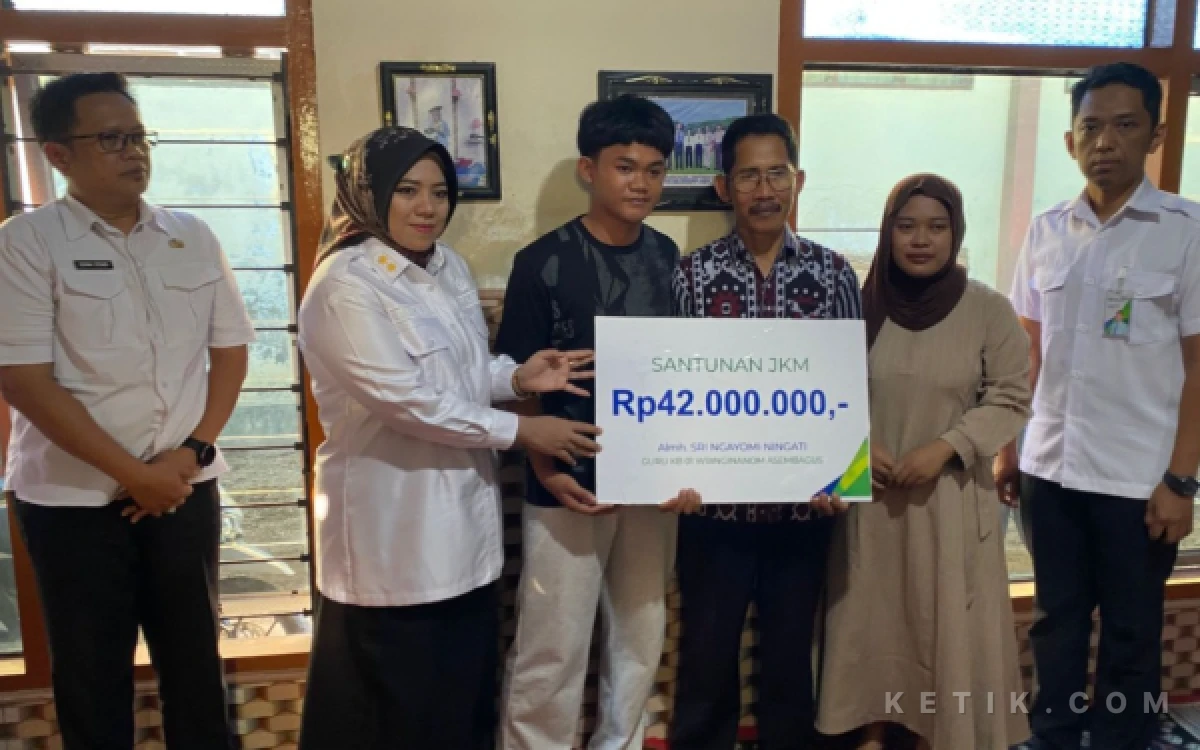 Thumbnail Berita - Suana Haru Warnai Penyerahan Santunan Kematian kepada Ahli Waris Guru KB 01 Wringinanom Situbondo