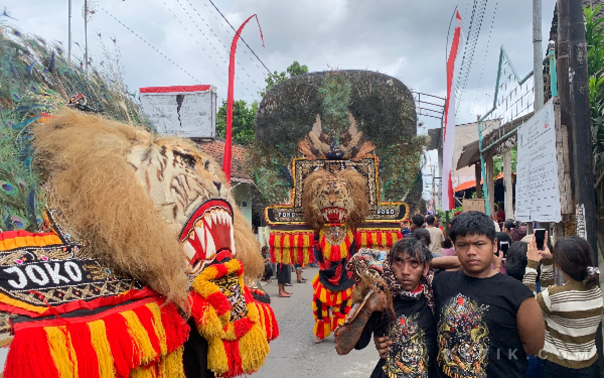 Thumbnail Berita - Jaranan dan Kenduri Jadi Nafas Bersih Desa Kelurahan Blitar, Tradisi Leluhur Tetap Hidup di Tengah Modernisasi