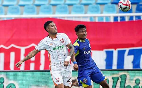 Thumbnail Berita - Arema FC Tumbang di Stadion Kanjuruhan, 2 Penggawa Singo Edan Kartu Merah!