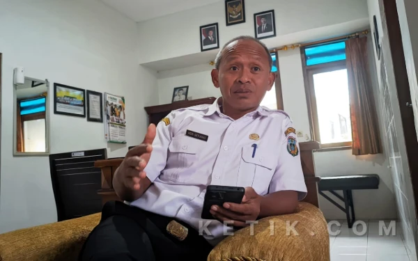 Thumbnail Berita - Pemasangan Stiker untuk Rumah KPM Bansos di Pacitan Tersendat, Ini Biangnya