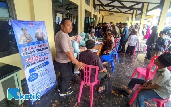 Thumbnail Berita - HUT Bhayangkara ke-79, RSUD dr. Darsono Dukung Khitanan Massal Polres Pacitan